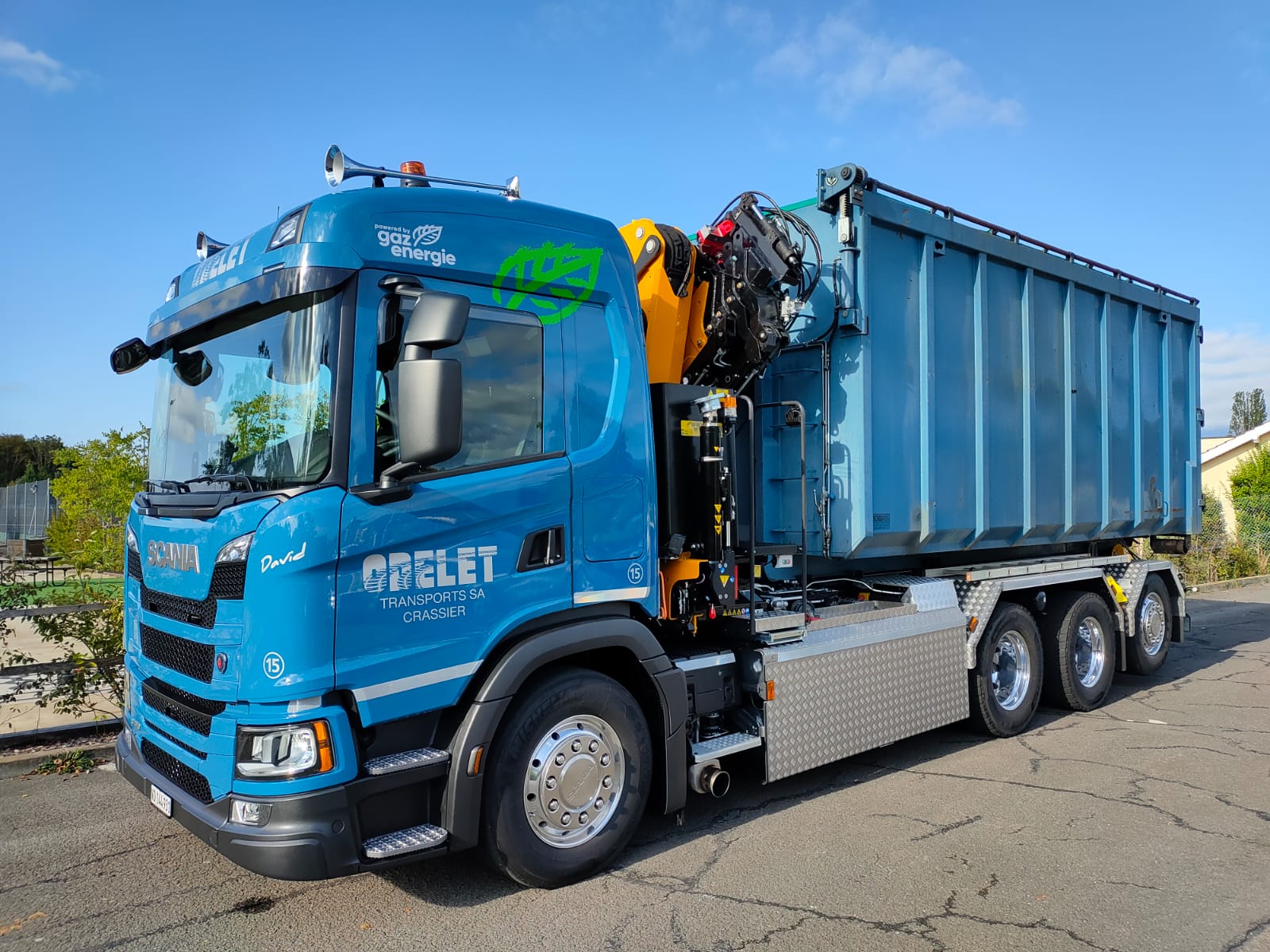 scania multilift 8x4 avec grue effer pour le ramassage des dechets